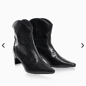 POINTED-TOE ANKLE BOOTS